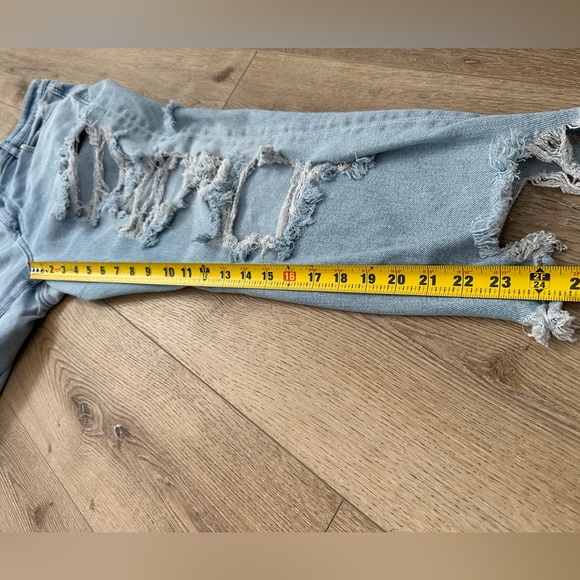 American Eagle Distressed Mom Jeans 16 short - Picture 8 of 8